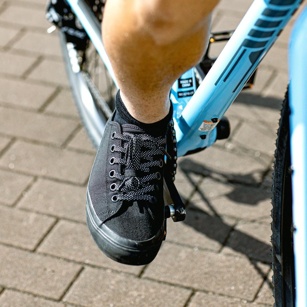 クローム スニーカー KURSK クルスク トレイル BLACK/GREY (現行モデル) 自転車 サイクリングシューズ兼用 メンズ ブラッ クルスク AW | クローム・インダストリーズジャパン 公式オンラインストア