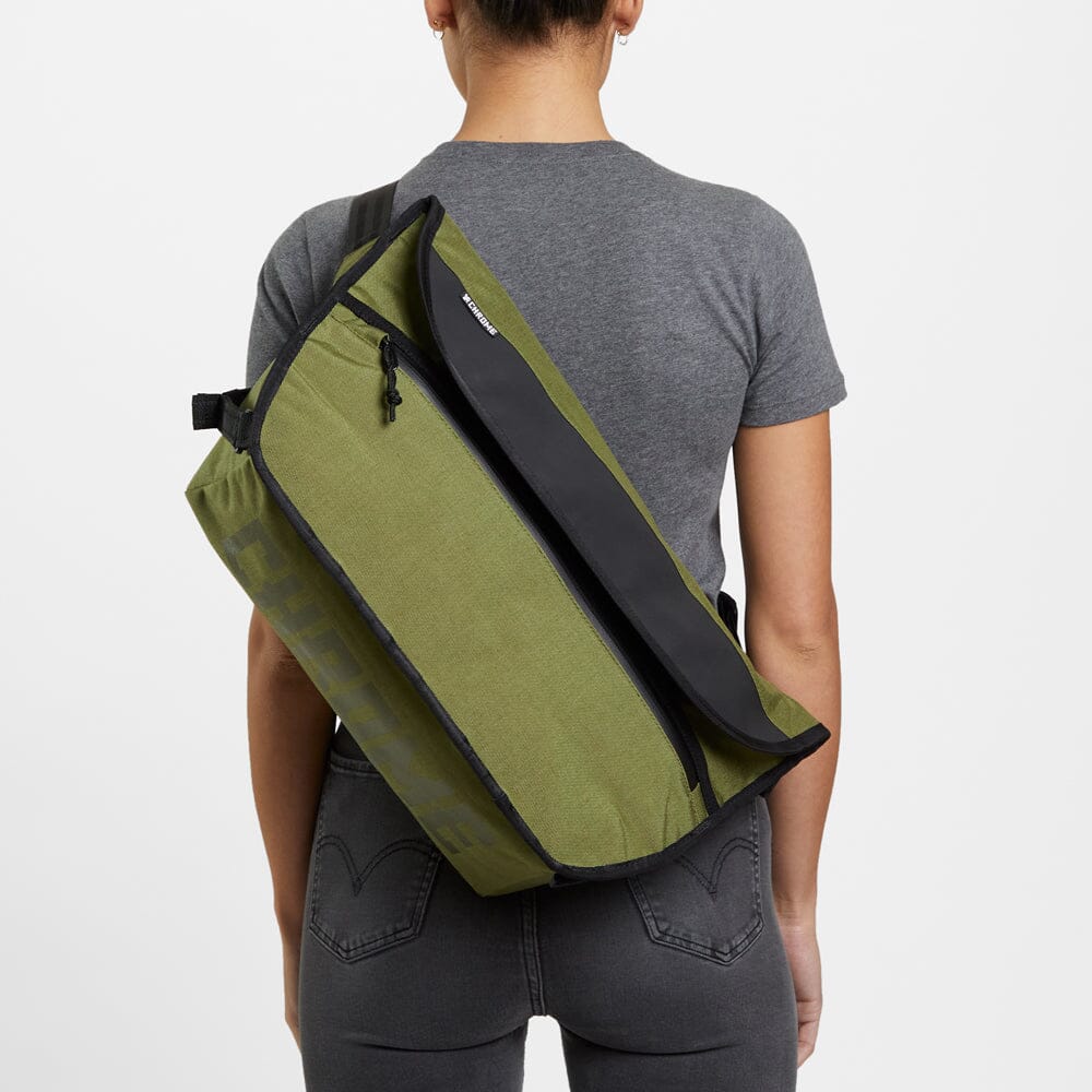 CHROME　SIMPLE MESSENGER BAG　新品タグ付　即購入可能