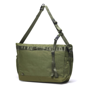 クーリエ フラップ メッセンジャー 20L BAGS chromeindustries 
